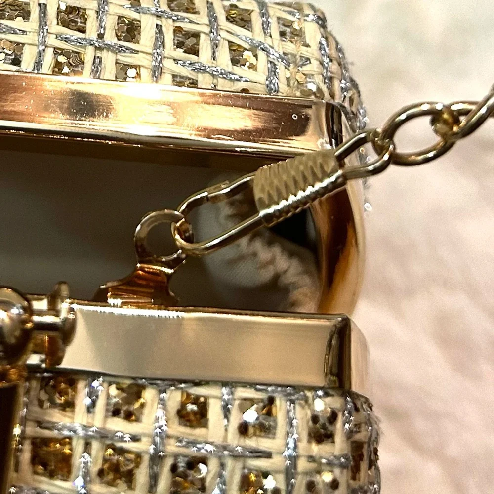 Elegant Handbag Clutch Purse with shiny Gold handle chain clasp - Picture 8 of 16